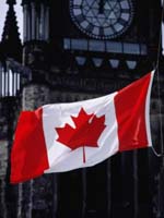 Канадский флаг над парламентом